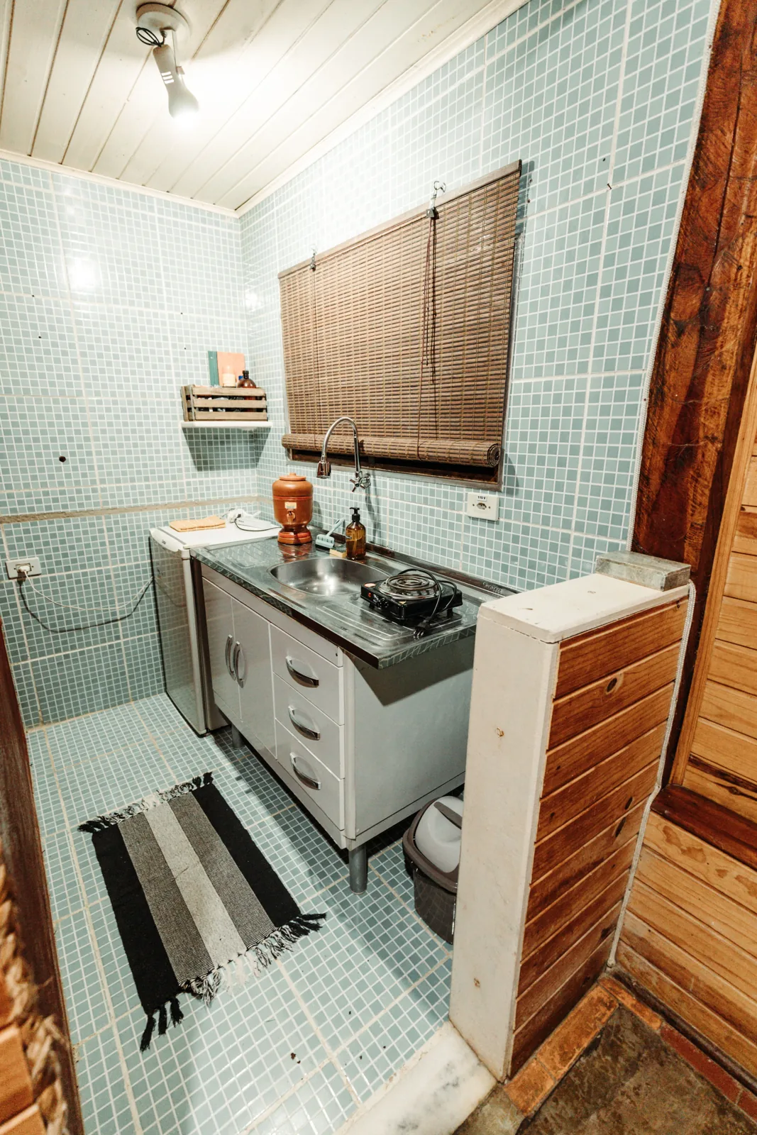 Cozinha compacta fotografada por Matheus Bertelli